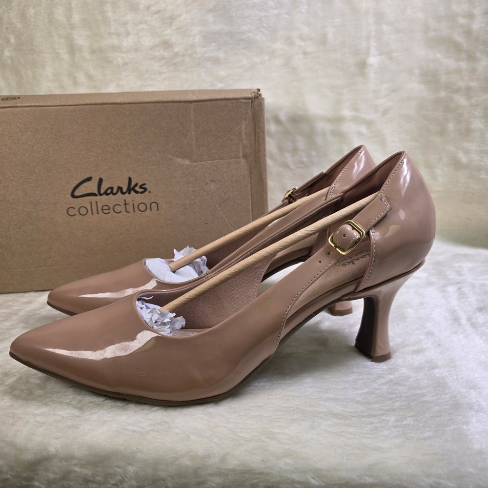 Clark Praline Tan Patent Leather Pointed Toe Pumps Cutout Side Women 11 Wide NEW
